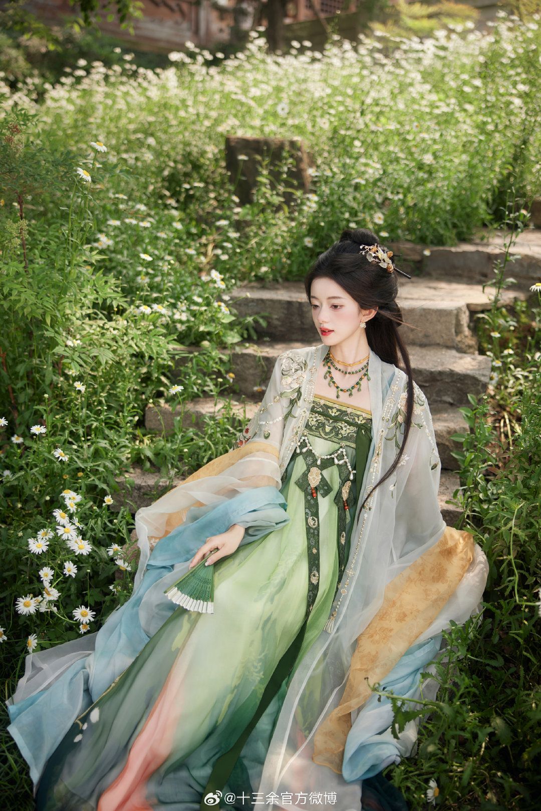 Childrens Traditional Chinese Fashion:A Girls Hanfu Jacket