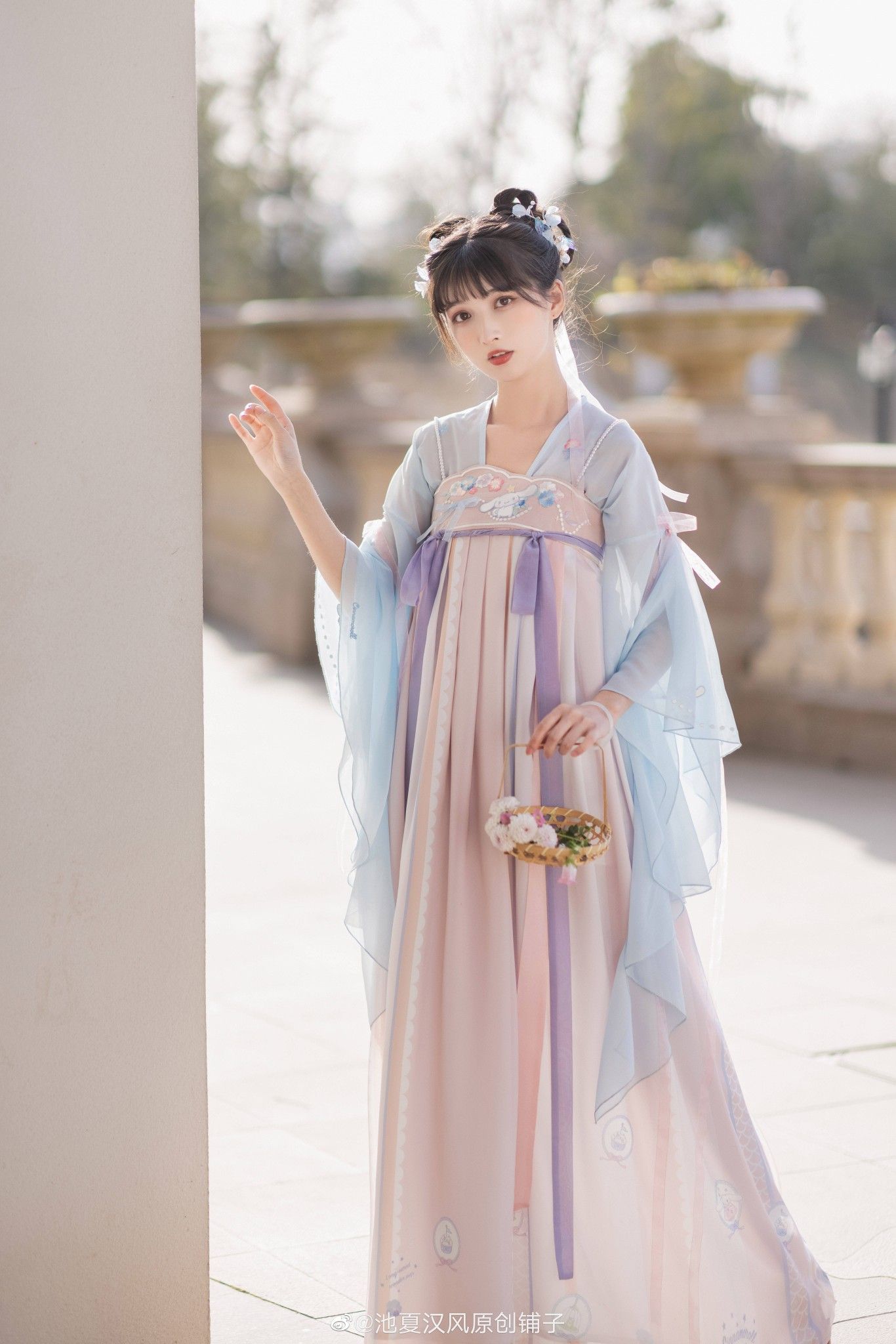 A Short Jacket to Match Qipao:Styling Tips and Trends