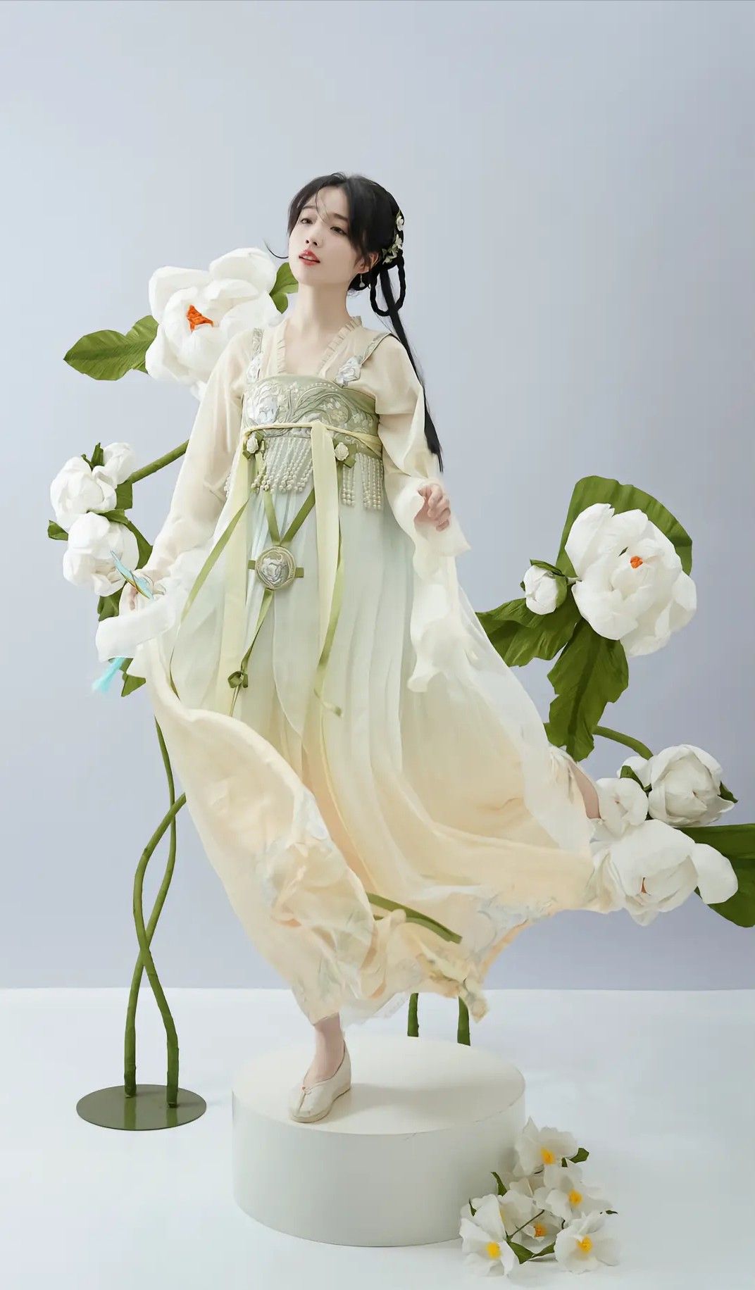 The Dual-Split Cheongsam:A Traditional Elegance Reimagined