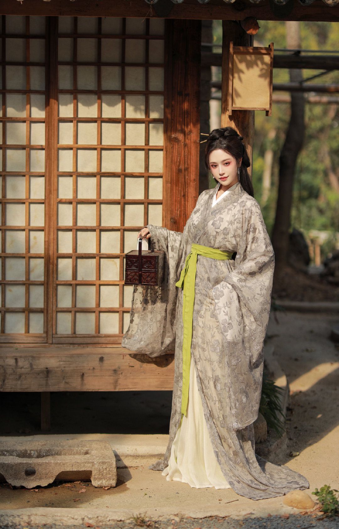 Short-sleeved Hanfu Costumes for Little Girls:A Traditional Elegance