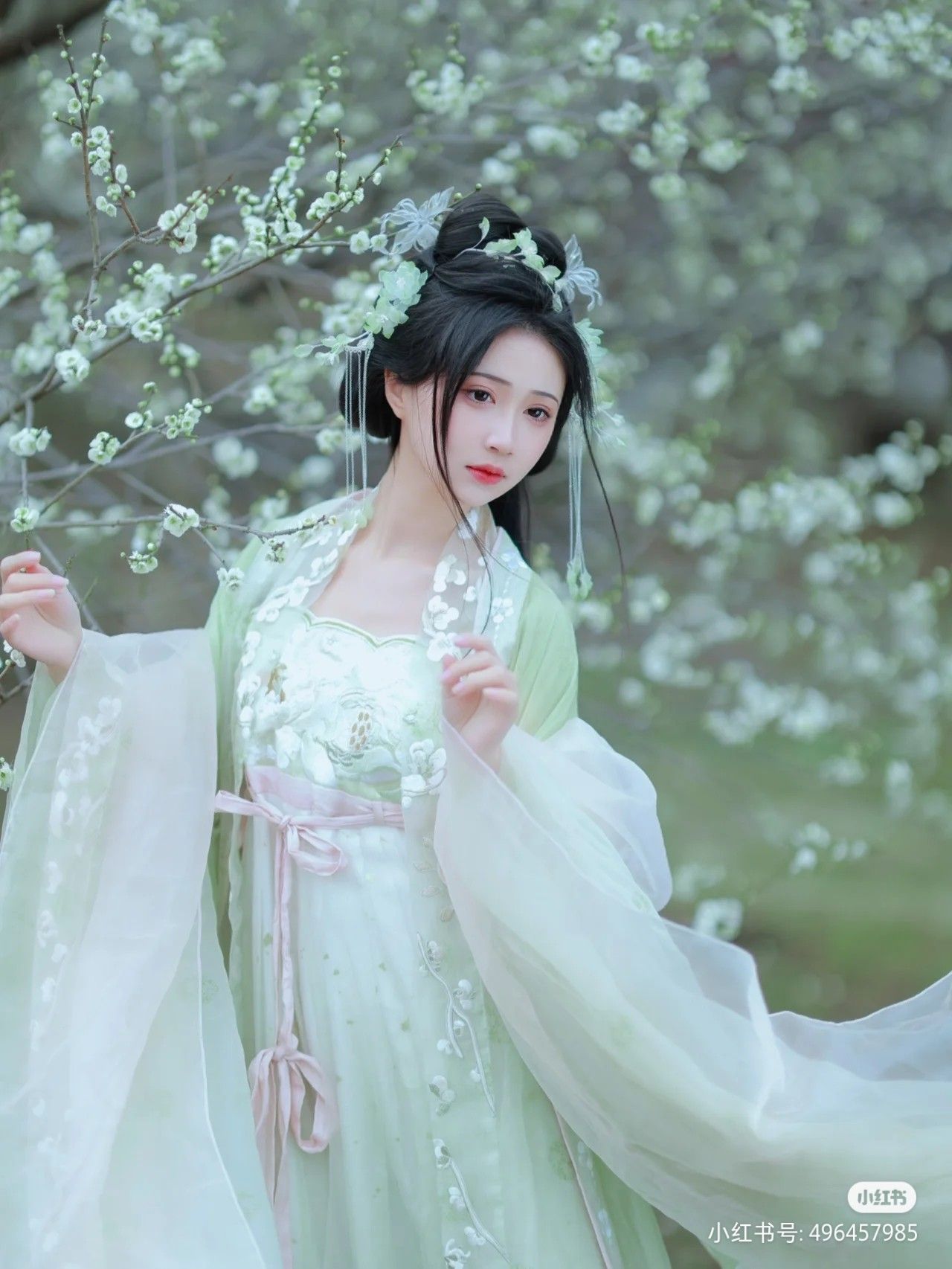 Maternal-Daughter Fashion Bombs with High-End Traditional Chinese Clothing in Hanfu Style Maternal-Daughter Fashion Bombs with High-End Traditional Chinese Clothing in Hanfu Style