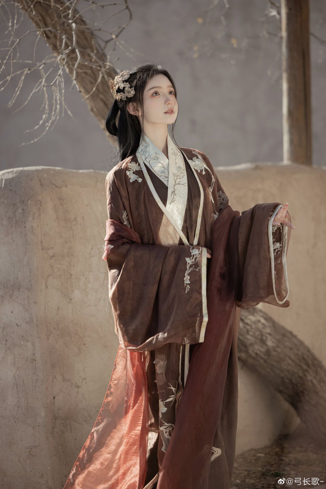 Summer in a Traditional Chinese Hanfu Costume:A Journey into the World of Ancient Womens Elegance Summer in a Traditional Chinese Hanfu Costume:A Journey into the World of Ancient Womens Elegance