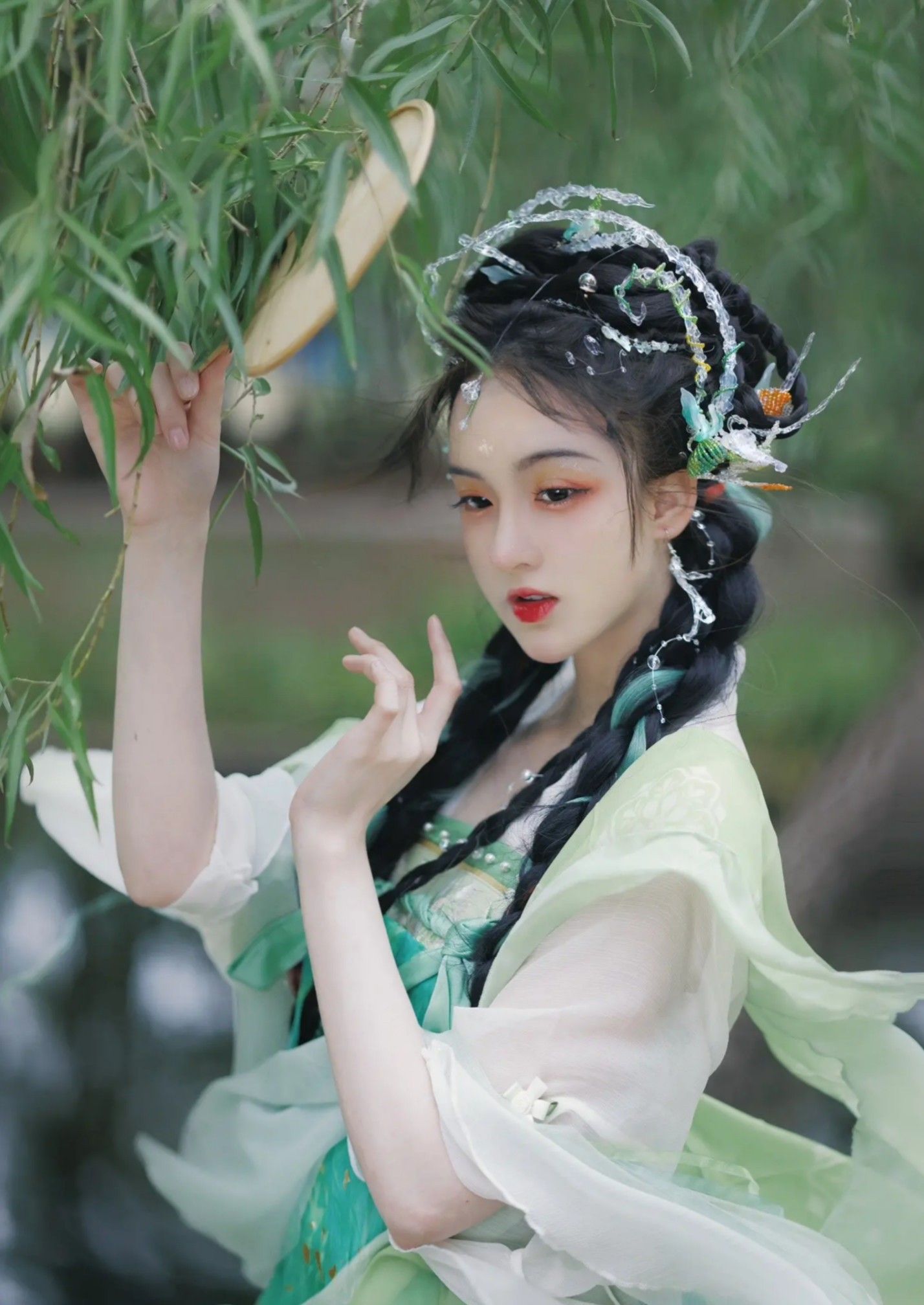 The Enchantment of Cheongsams Tassel Headwear:A Study of its Beauty and Cultural Significance The Enchantment of Cheongsams Tassel Headwear:A Study of its Beauty and Cultural Significance