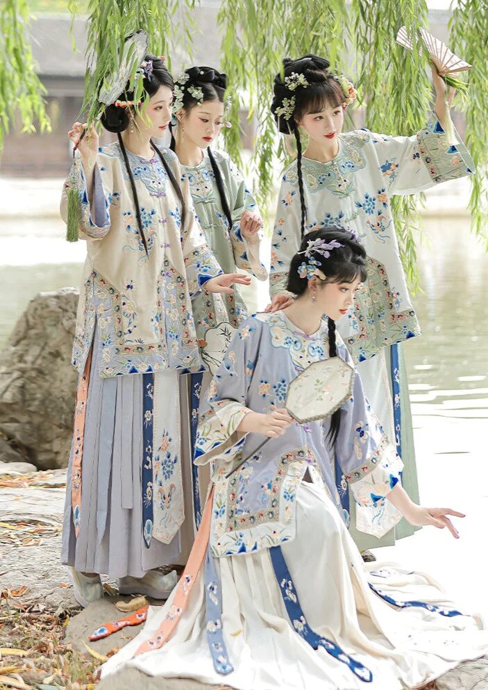 Embracing the Traditional:Plus-Size Fashionistas and Authentic Hanfu Clothing Embracing the Traditional:Plus-Size Fashionistas and Authentic Hanfu Clothing
