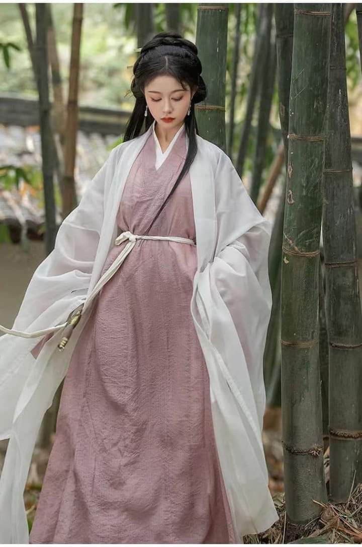 Summer Comfort with Hanfu Shoes:A Fashionable and Breathable Shoe Option for Your Feet Summer Comfort with Hanfu Shoes:A Fashionable and Breathable Shoe Option for Your Feet