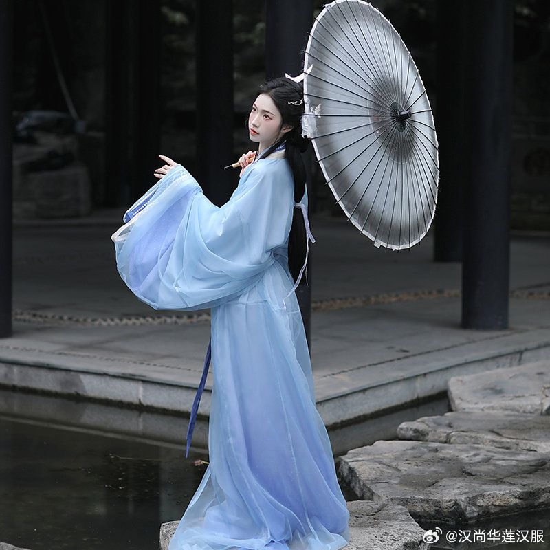 Article Title:Ethereal Elegance:The Enchantment of Hanfu Headwear,Hair Bands,and Ribbons