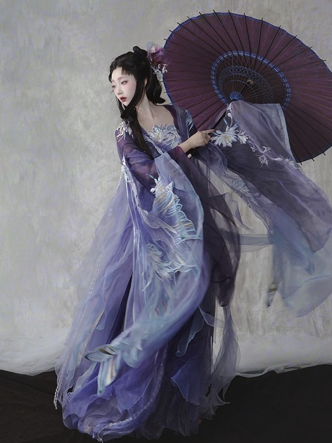 The Splendid Journey of Su Taner:The Modern Hanfu Style as a赘婿 Icon