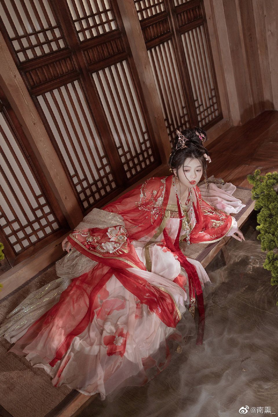 Dancing in a Fairyland of Hanfu:The Enchanting Beauty of Traditional Chinese Dance Costumes Dancing in a Fairyland of Hanfu:The Enchanting Beauty of Traditional Chinese Dance Costumes