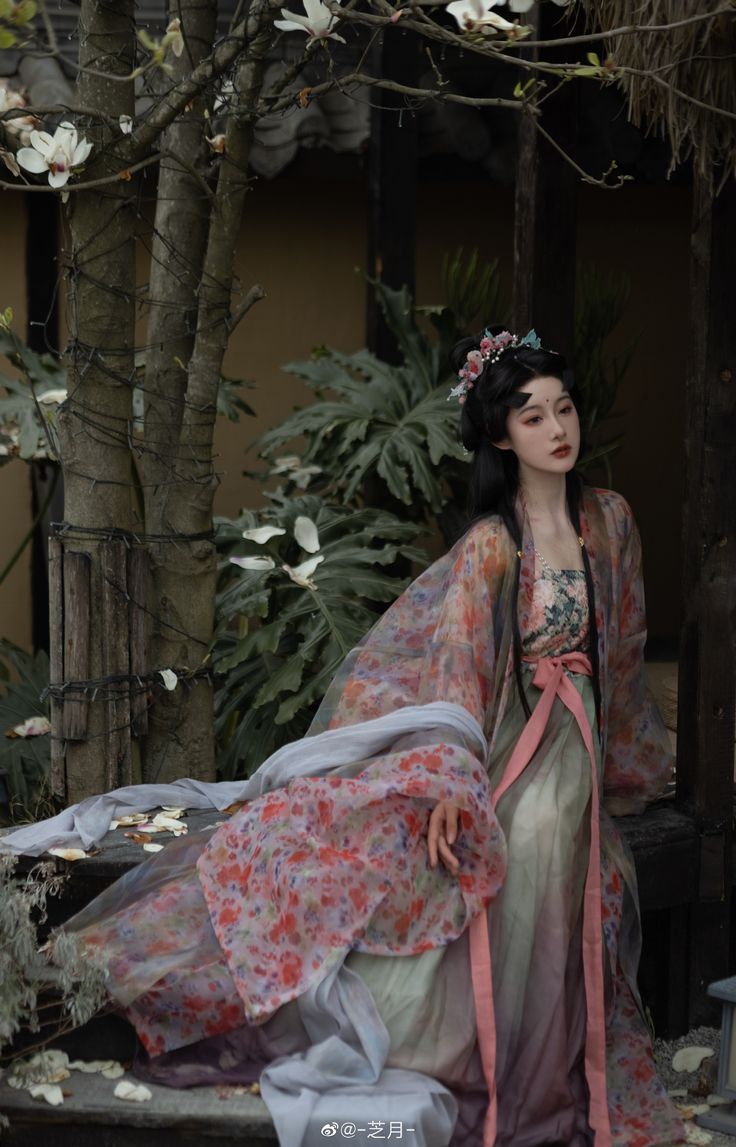 Autumn Fashion:The Revival of Hanfu Traditional Chinese Attire
