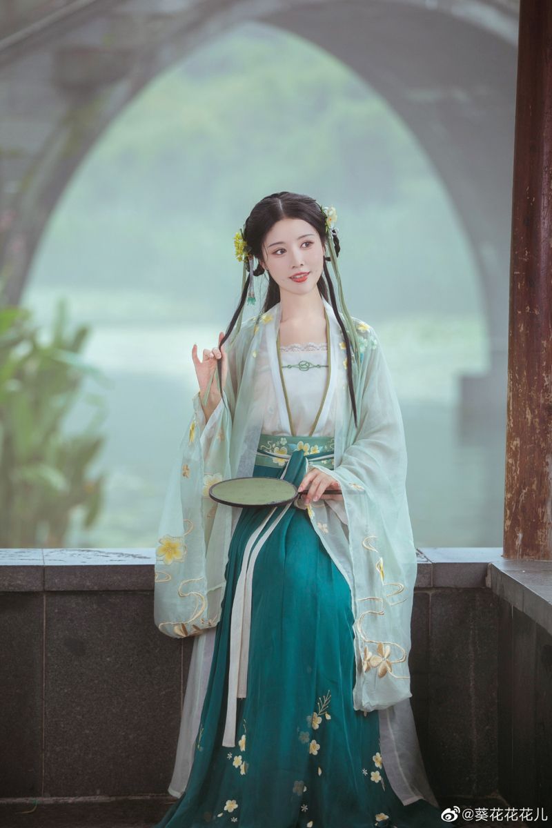 Ultra-Short Cheongsam:The 1cm Revolution Ultra-Short Cheongsam:The 1cm Revolution
