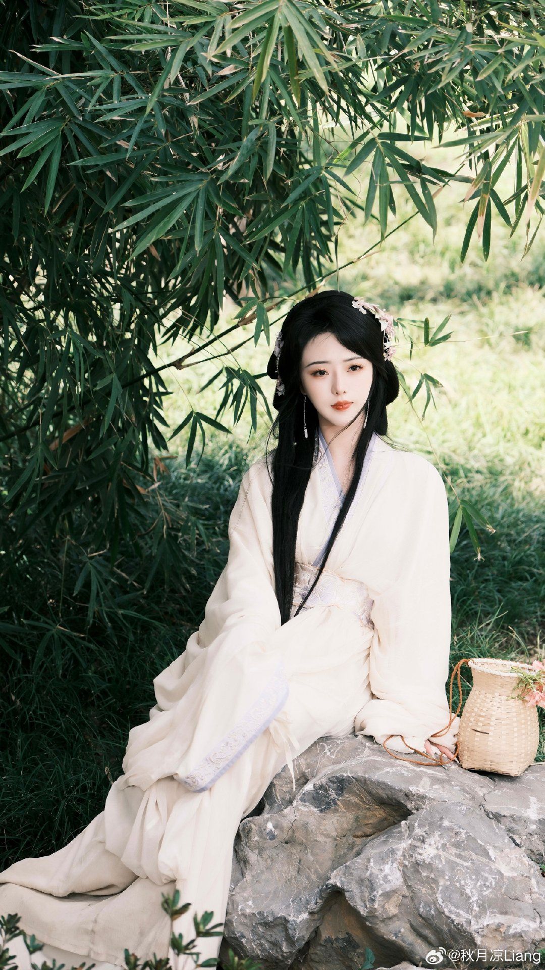 The Enchantment of HongZhuangGe Cheongsam:The Story of a Traditional Chinese Beauty