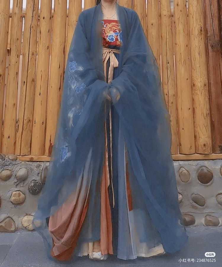 The Revival of Hanfu:Combating Evil with Ancient Grace