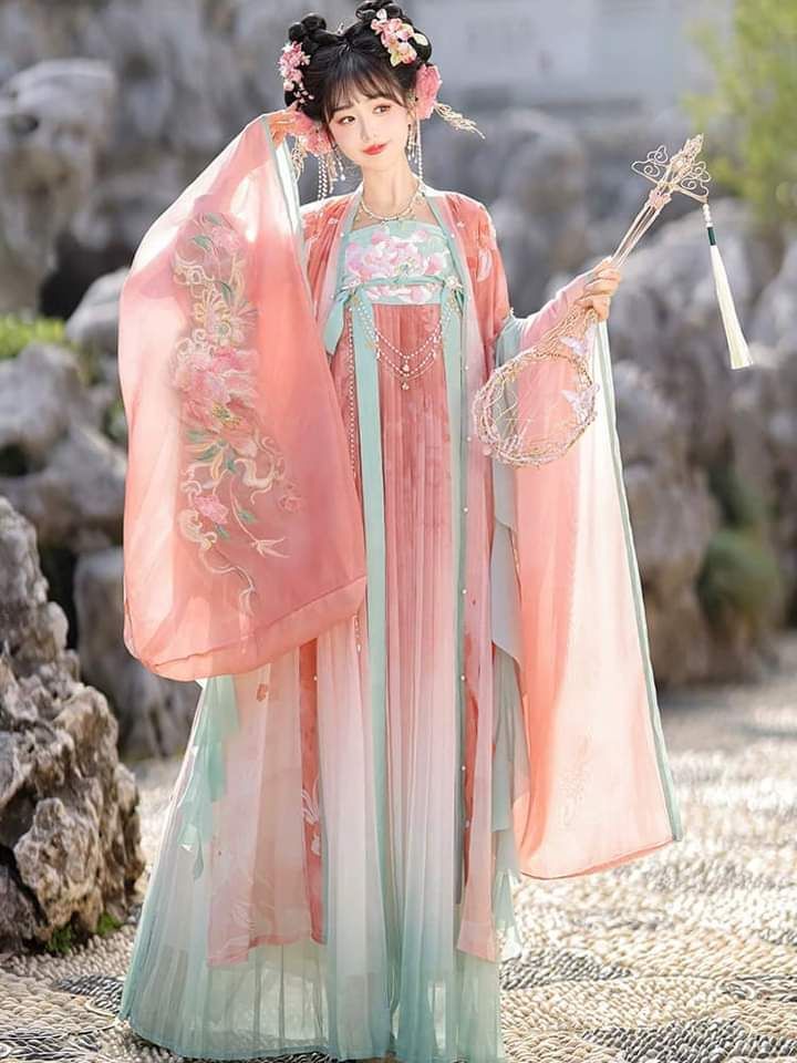 Elegant Outer Layers to Pair with Qipao:A Stylish Guide