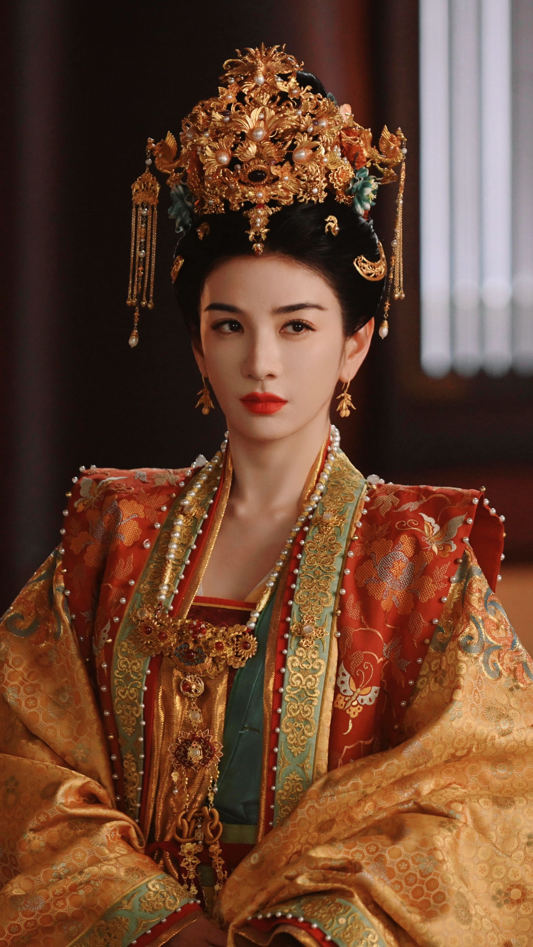 Ancient Chinese Beauty:The Enchanting World of Hanfu Gowns and Their Traditional Skirts