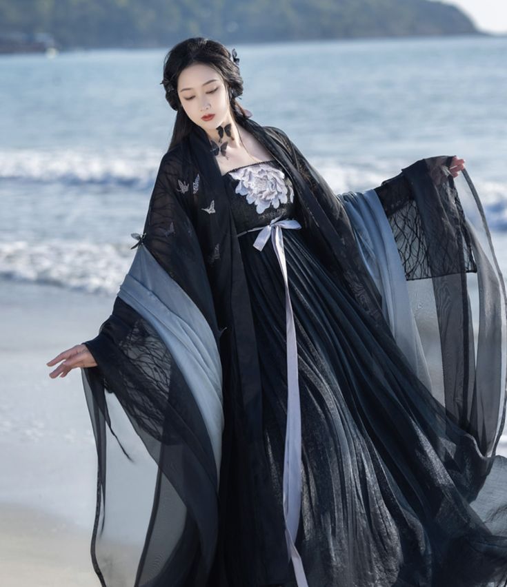 Embracing Modernity in Traditional Qipao:The Youthful New Neo-Chinese Style