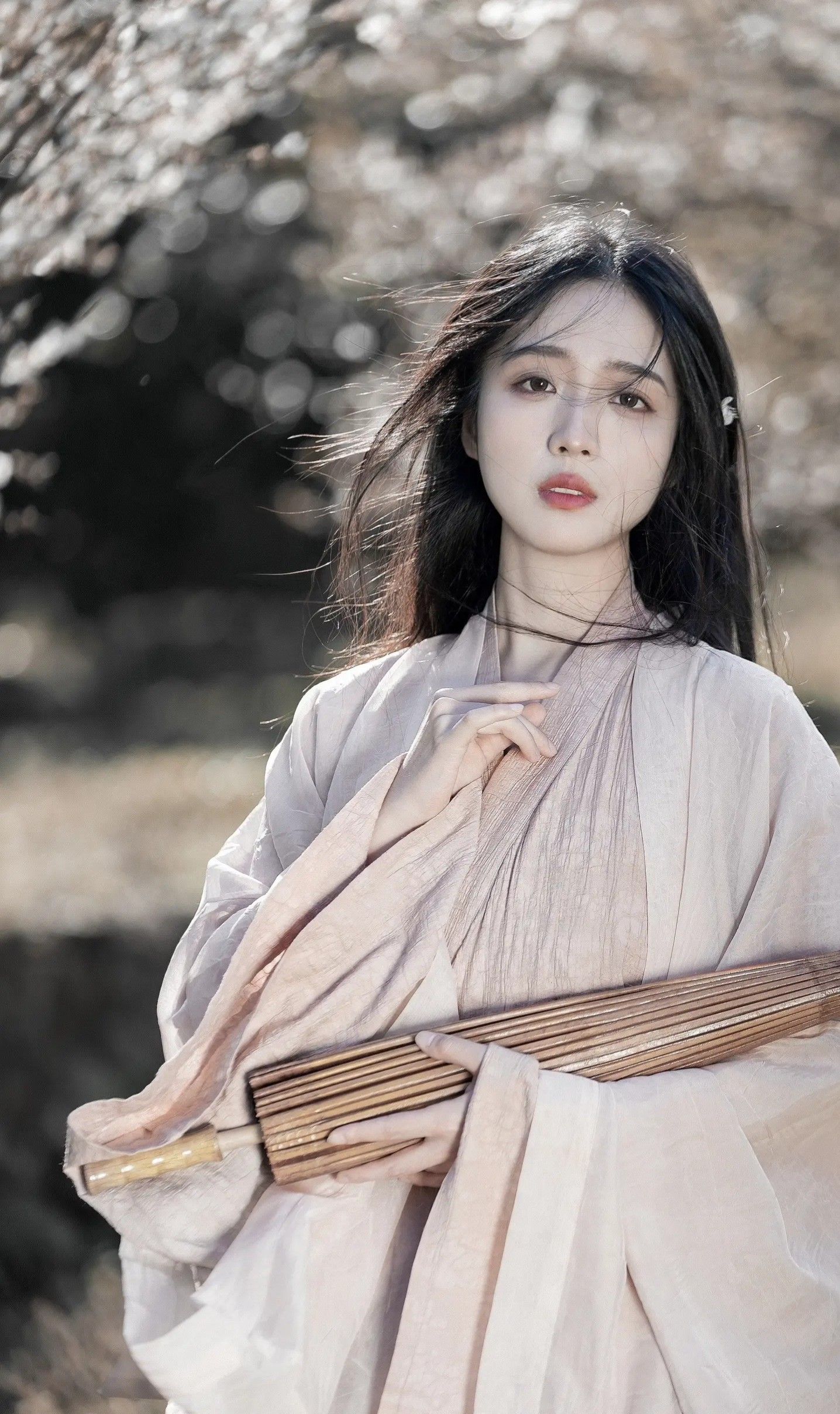 Innovating Qipao with Xiangyunsha Silk:A Journey into Modern Chinese Fashion