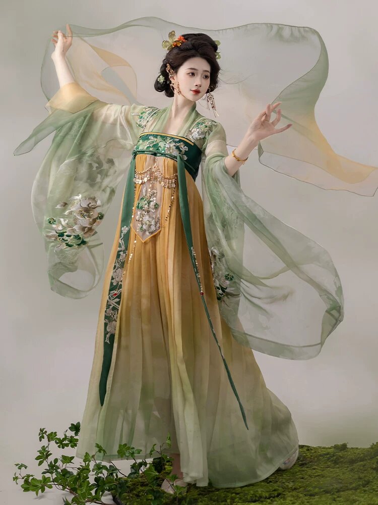 The Elegance of Cheongsam Accessories:The Allure of Fringes and Decorative Pendants The Elegance of Cheongsam Accessories:The Allure of Fringes and Decorative Pendants