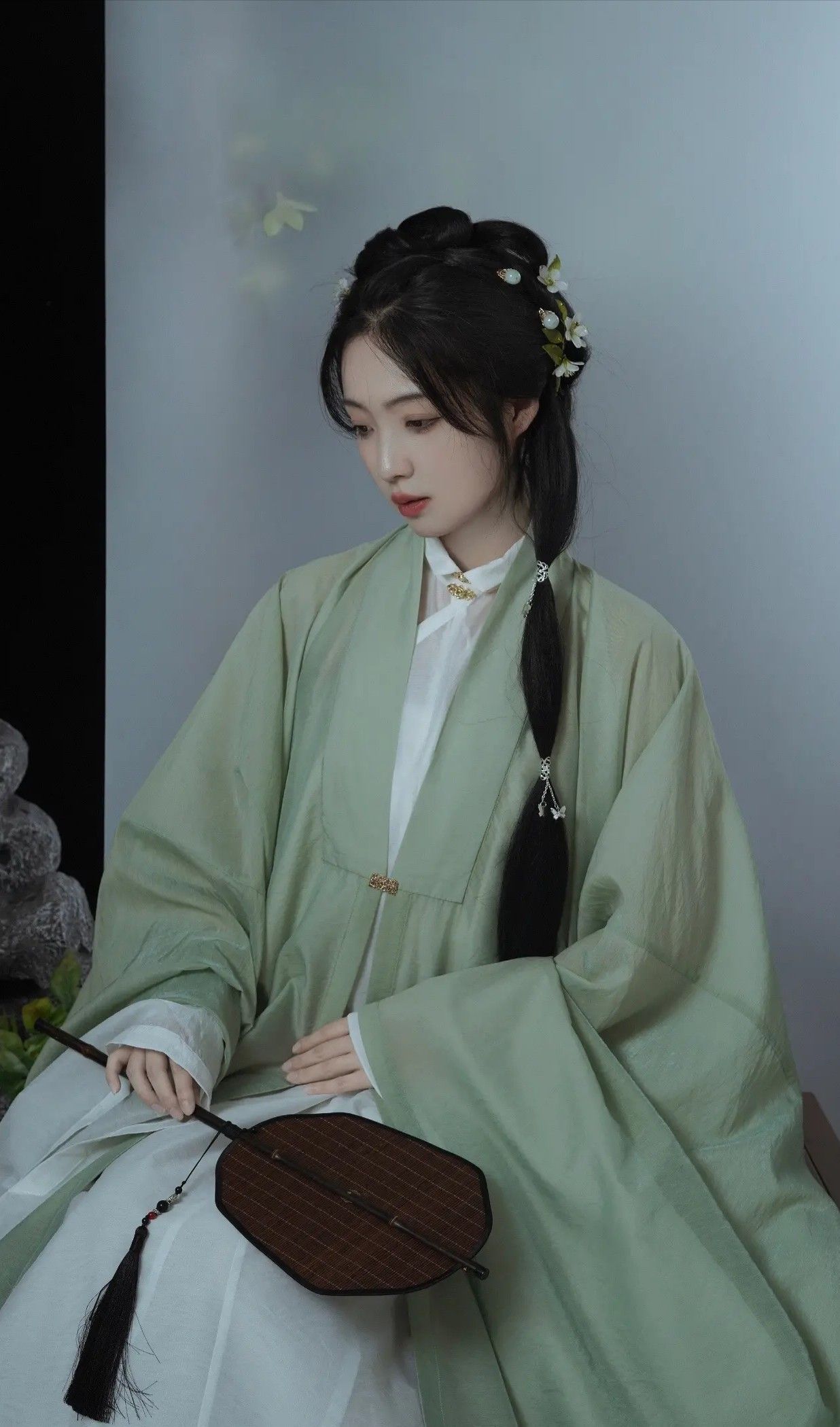 Purple Hanfu Headdress:The Splendor of Headflowers in Traditional Chinese Attire Purple Hanfu Headdress:The Splendor of Headflowers in Traditional Chinese Attire