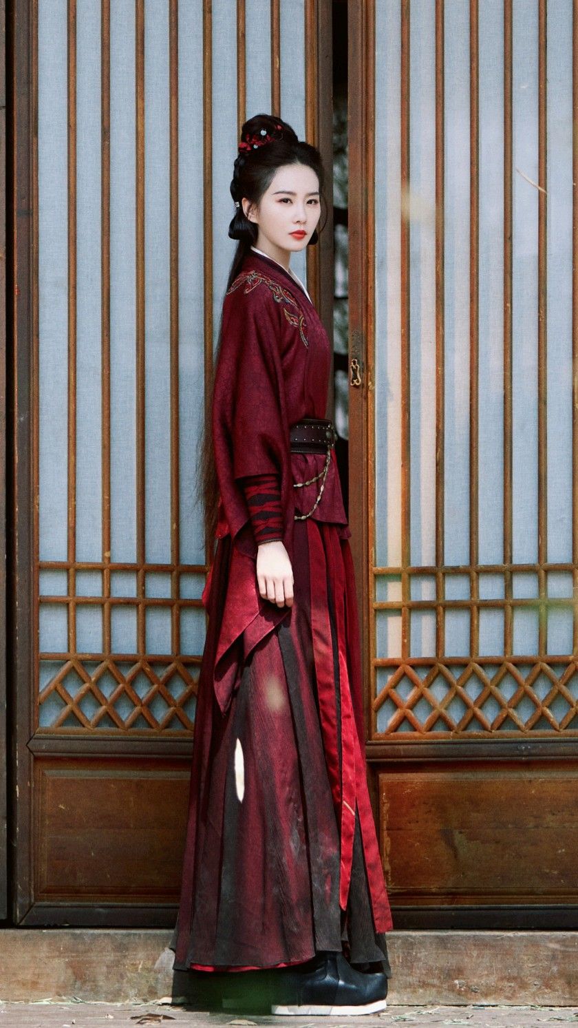 The Rise of Hanfu Costumes for 12-Year-Old Girls:Embracing Traditional Beauty in Modern Times