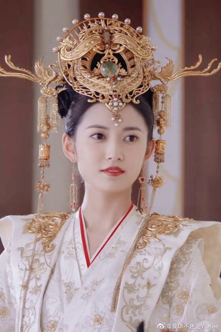 Vintage-Style Short Cheongsam:A Blend of Tradition and Modernity