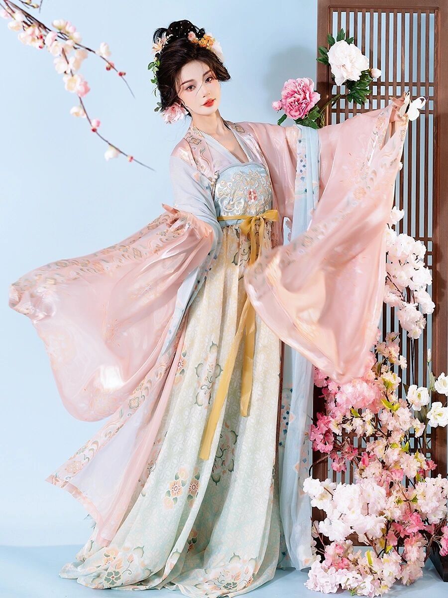 Winter Cheongsam Blouse:A Guide to Styling and Wearability