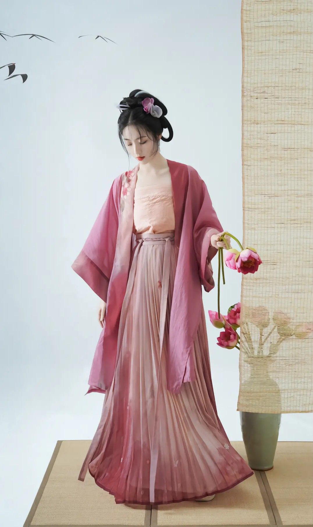 The Intricate Charm of Cheongsams 盘扣:A Study of Traditional Chinese Clothing Fasteners The Intricate Charm of Cheongsams 盘扣:A Study of Traditional Chinese Clothing Fasteners