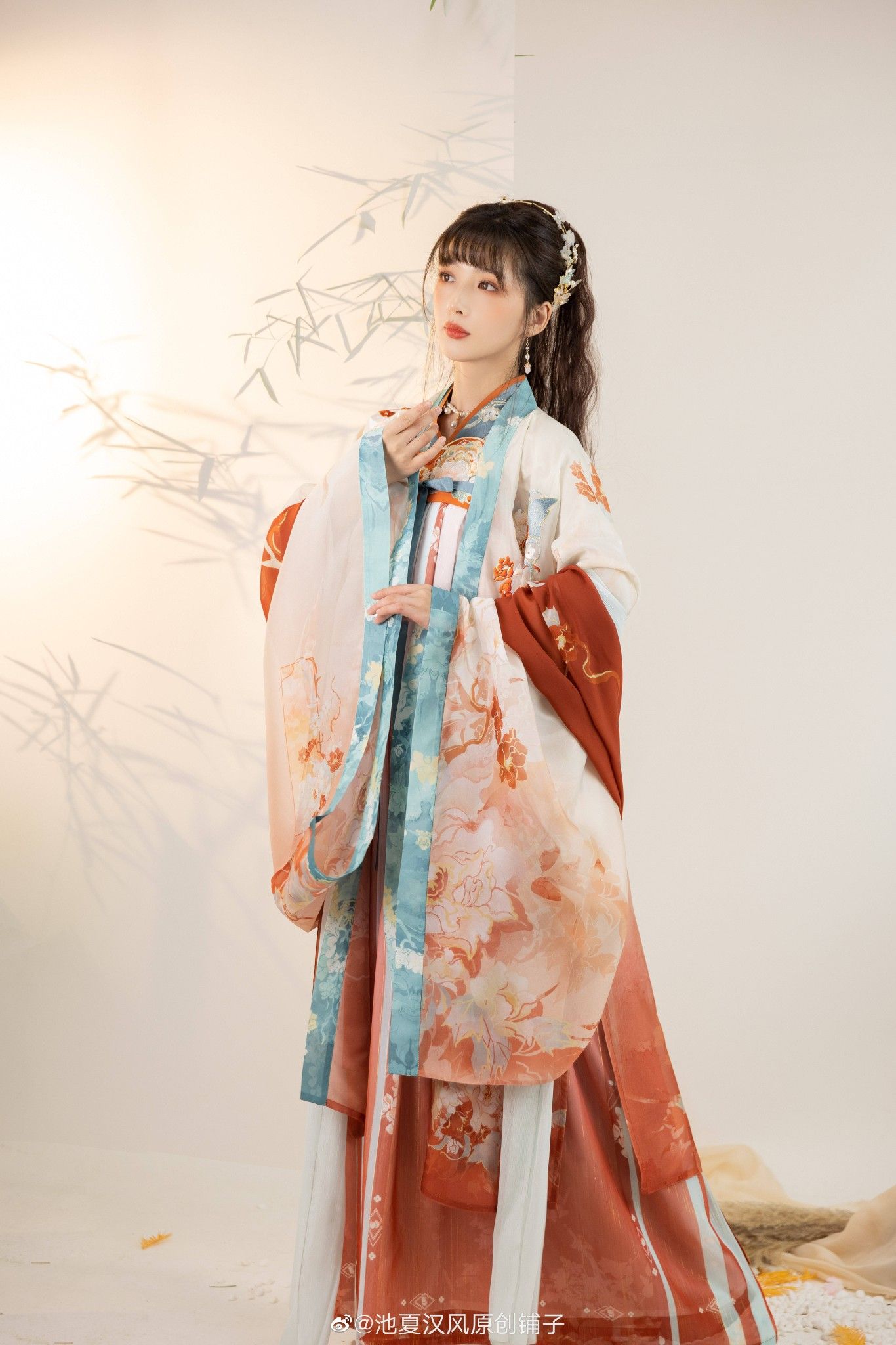 The Elegance of Cheongsam:A Photographic Journey The Elegance of Cheongsam:A Photographic Journey