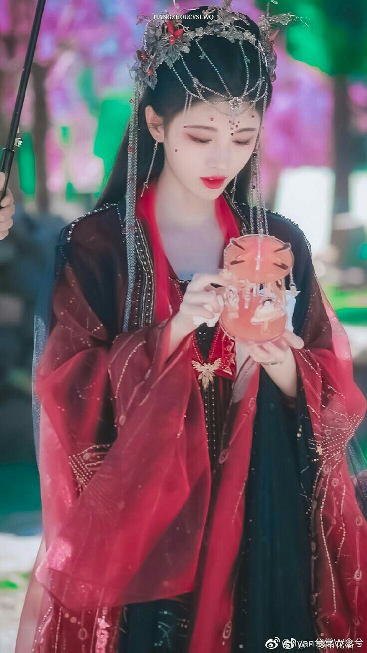 Designing a 10cm Hanfu Doll Clothes:The Art of Miniature Traditional Chinese Fashion Designing a 10cm Hanfu Doll Clothes:The Art of Miniature Traditional Chinese Fashion
