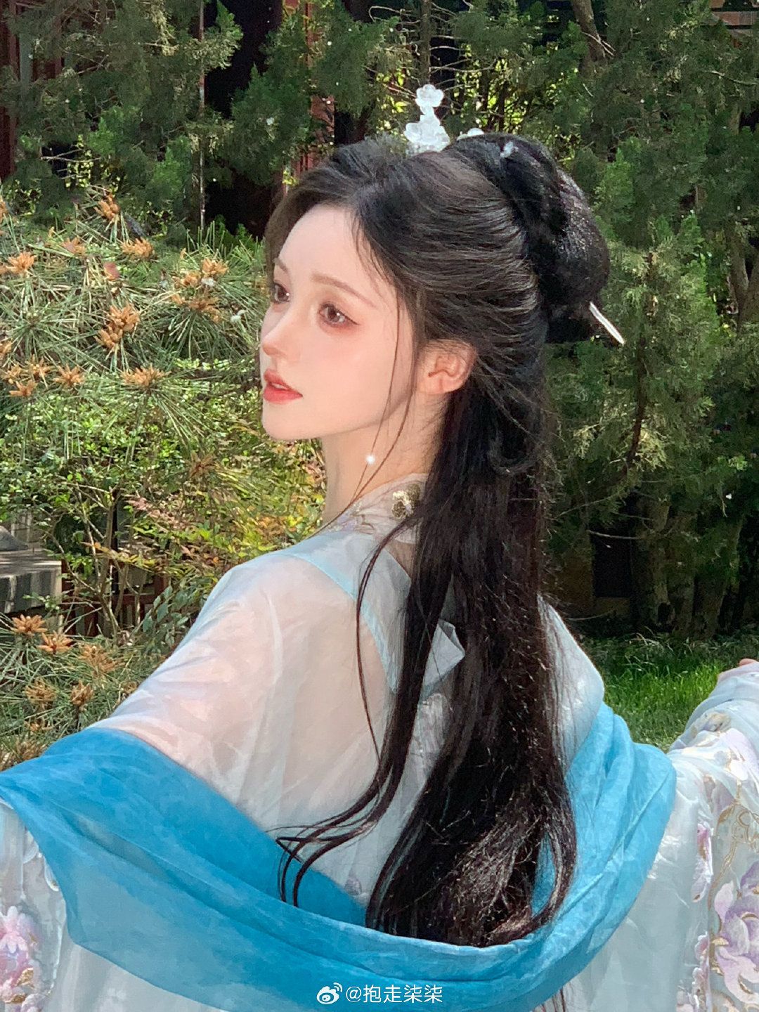 Young Masters Tang Suit for Chinese New Years Greetings:A Blend of Tradition and Elegance Young Masters Tang Suit for Chinese New Years Greetings:A Blend of Tradition and Elegance