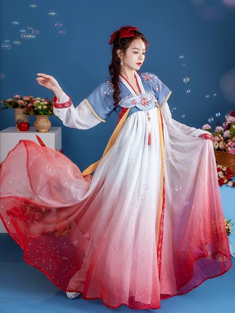 Elegant Girls Hanfu Accessories:The Allure of Traditional Fans in Modern Times