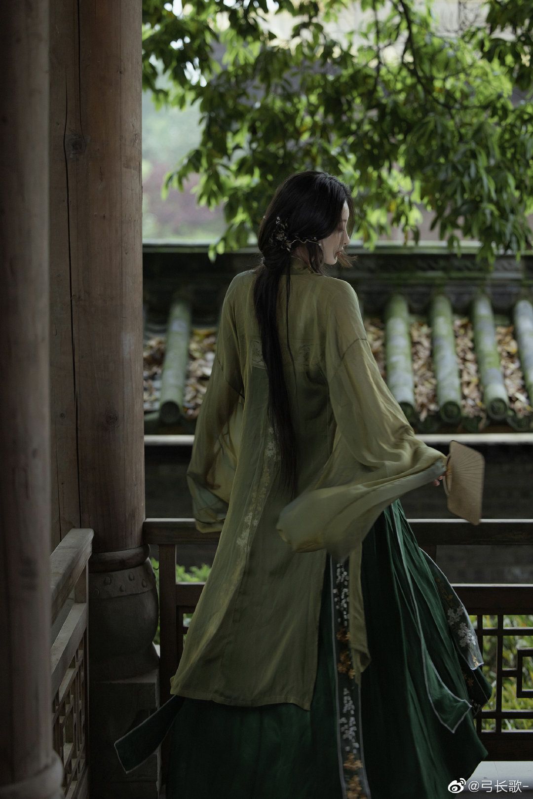 Embracing Modernity in Traditional Qipao:The Evolution of New-Age Chinese Print Patterns Embracing Modernity in Traditional Qipao:The Evolution of New-Age Chinese Print Patterns
