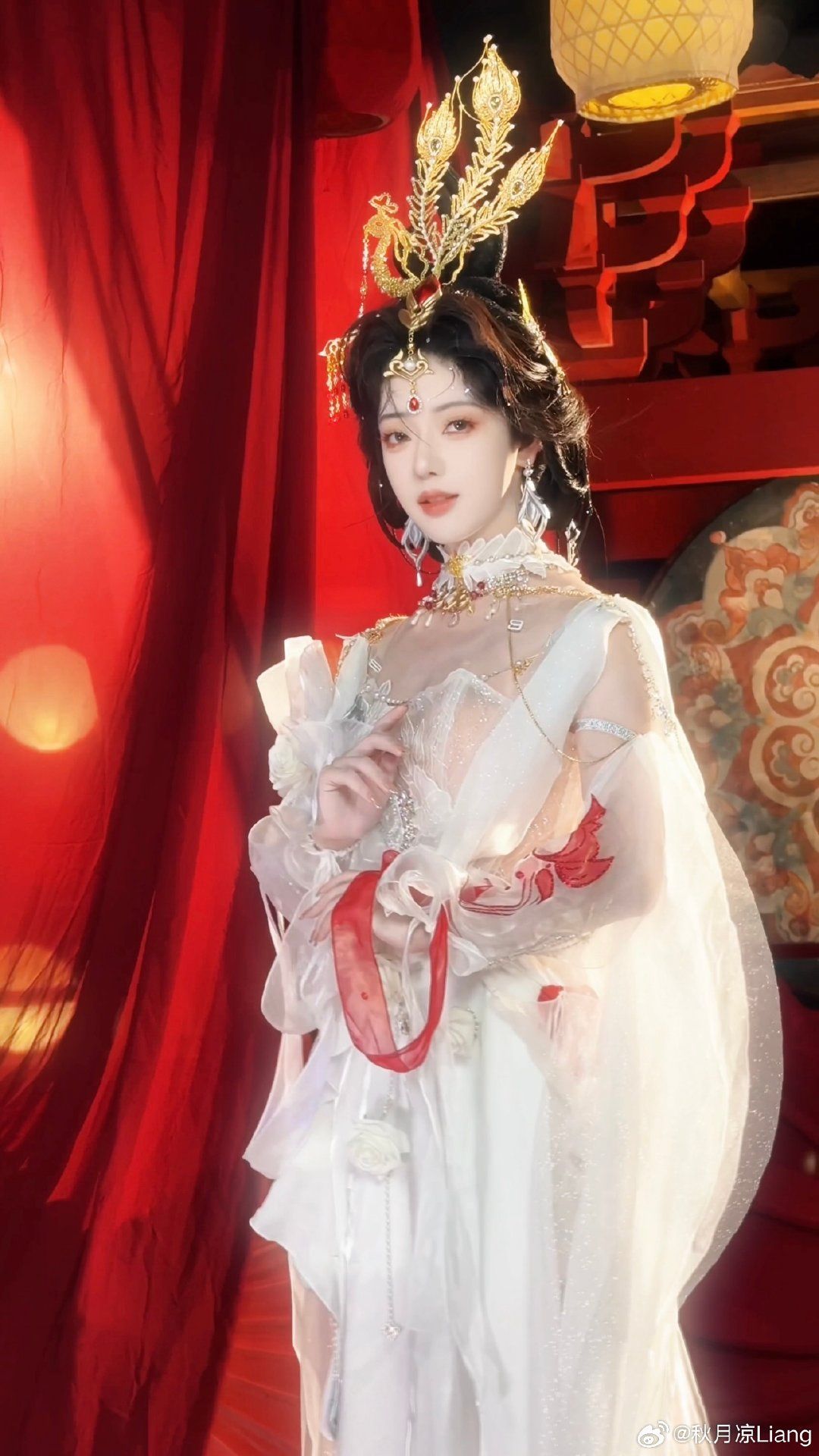 Blooming Banquets:The Originality of Hanfu Fashion in the World of Yanhua辞 Blooming Banquets:The Originality of Hanfu Fashion in the World of Yanhua辞