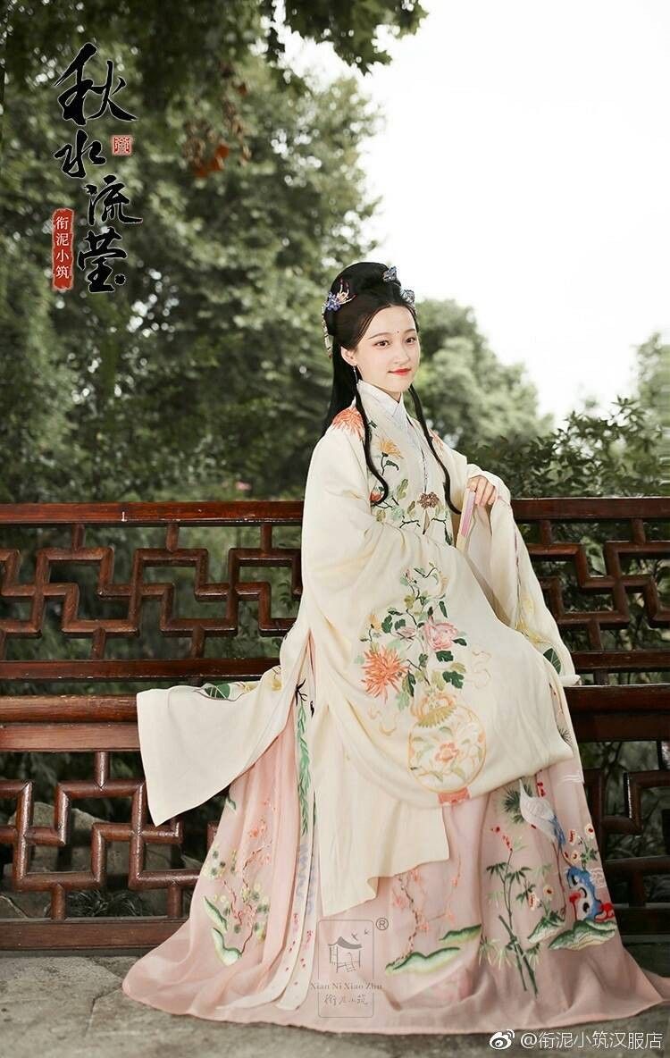 Splendor of Song-Era Hanfu in Vibrant Red Splendor of Song-Era Hanfu in Vibrant Red