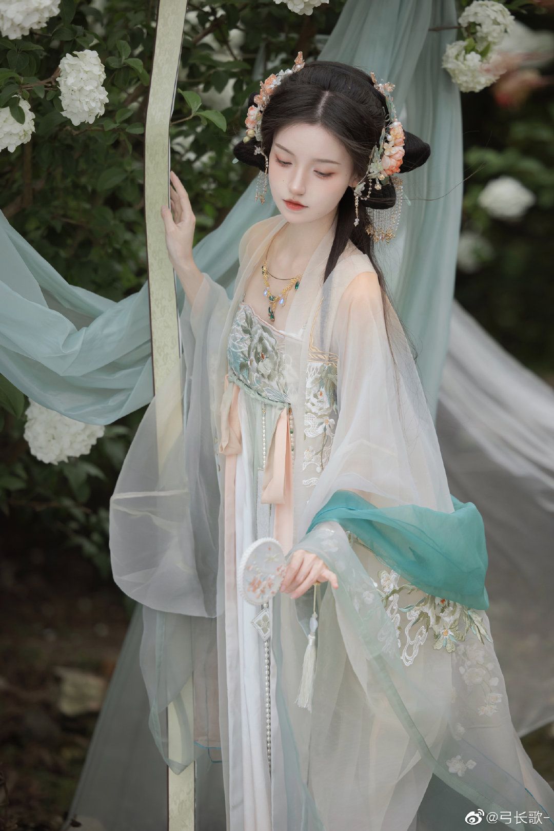 A Complete Set of Traditional Hanfu Ancient Girls Costume