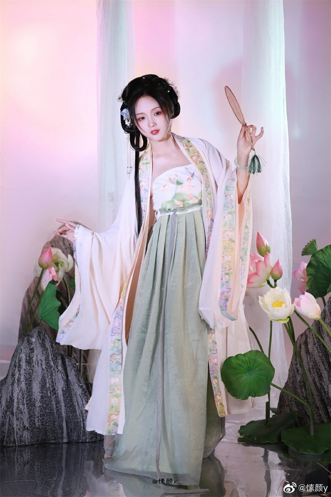 Siting Qipao:Embracing the Retro Charm of Traditional Chinese Clothing Siting Qipao:Embracing the Retro Charm of Traditional Chinese Clothing