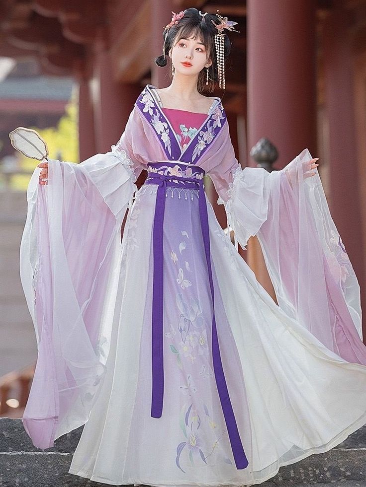 The Enchantment of a Girl Child in a Horseface Skirt:A Closer Look at Her Lower Half The Enchantment of a Girl Child in a Horseface Skirt:A Closer Look at Her Lower Half