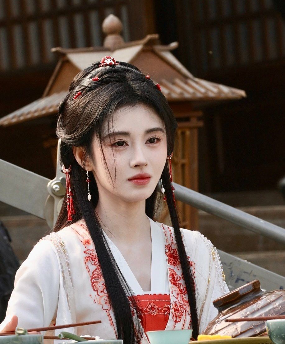 Renting Tang-Style Hanfu:A Journey into Traditional Chinese Attire