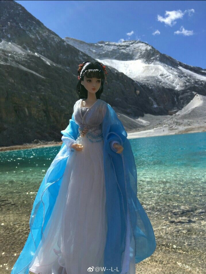 Reimagining Traditional Hanfu Womens Ensemble:A Modern Makeover
