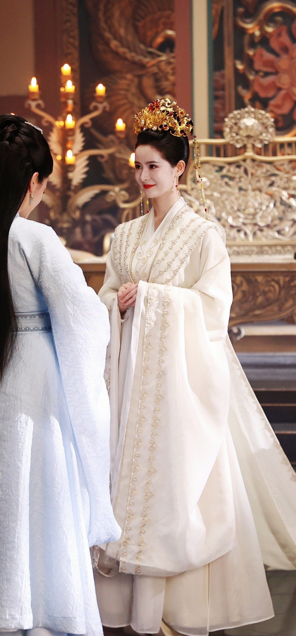 The Elegance of Double-Split Tailored Cheongsam:A Closer Look at its Stylistic Charm and Fit
