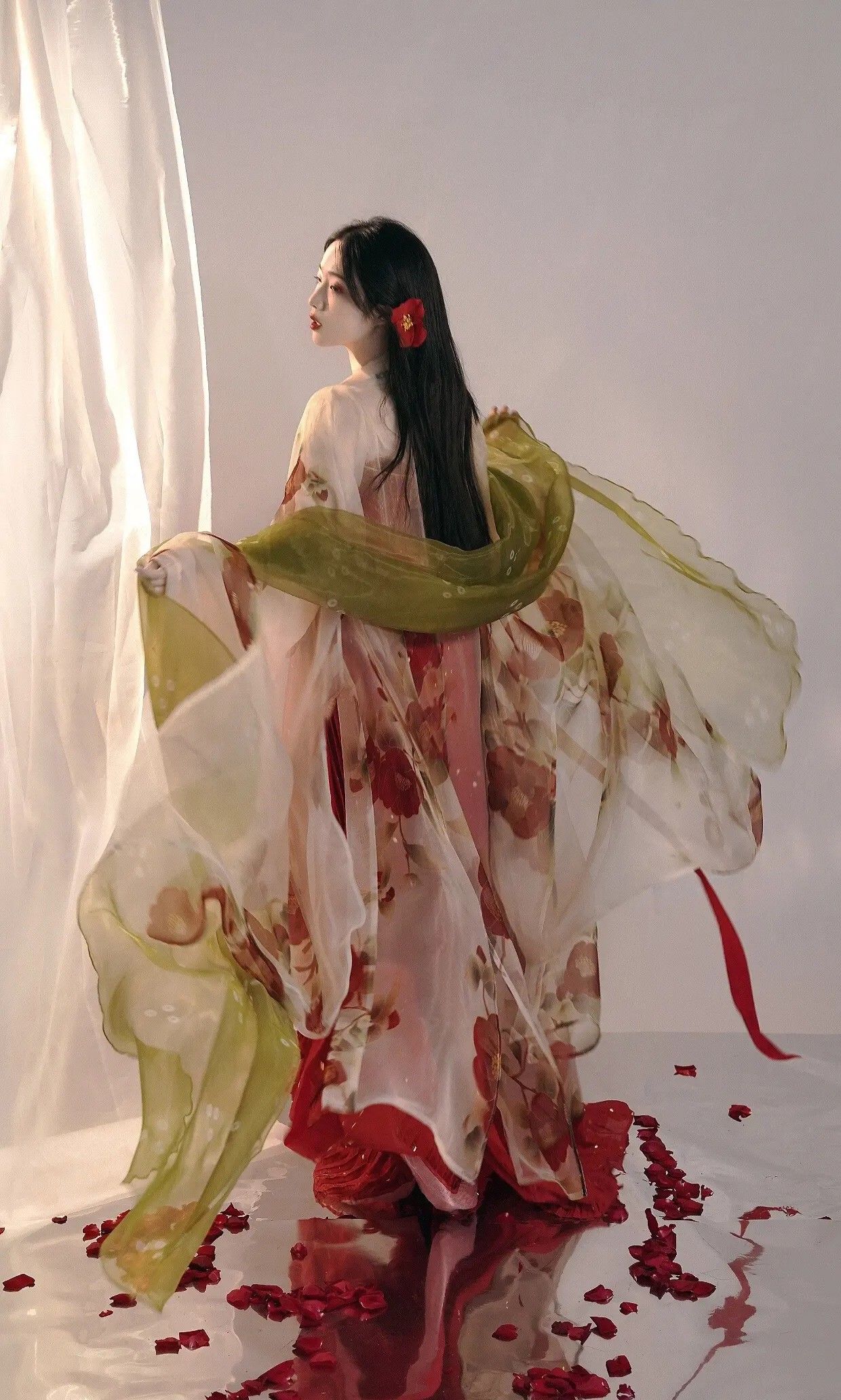 Reading Festival and the Revival of Hanfu:A Cultural Blend Reading Festival and the Revival of Hanfu:A Cultural Blend