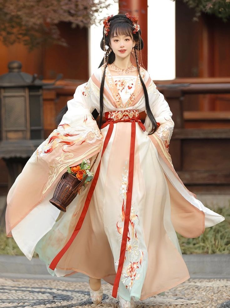 Children in Traditional Hanfu and Cheongsam Qun:Preserving Cultural Heritage through Fashion