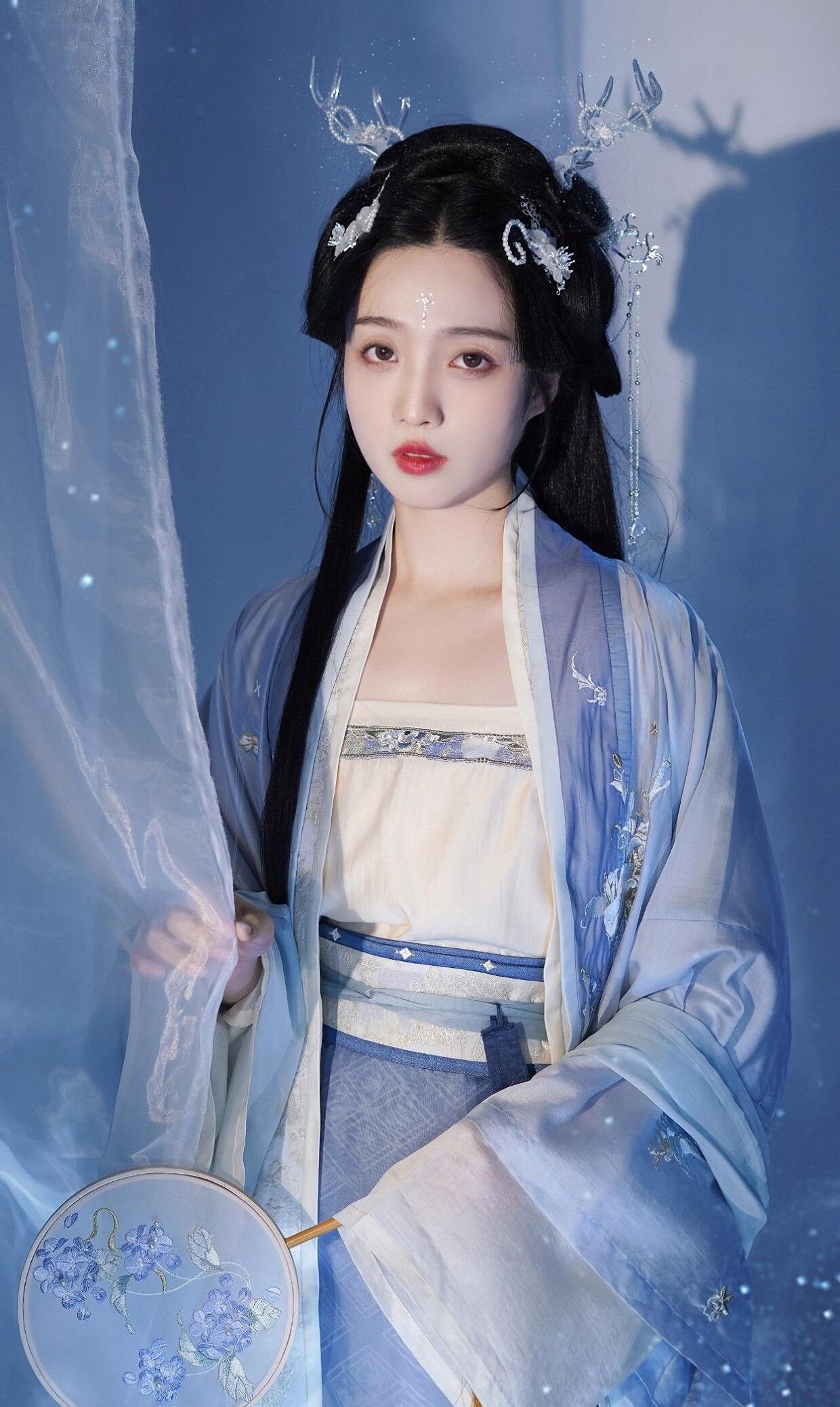 Blue Fashion Show:The Elegance of Cheongsam Blue Fashion Show:The Elegance of Cheongsam