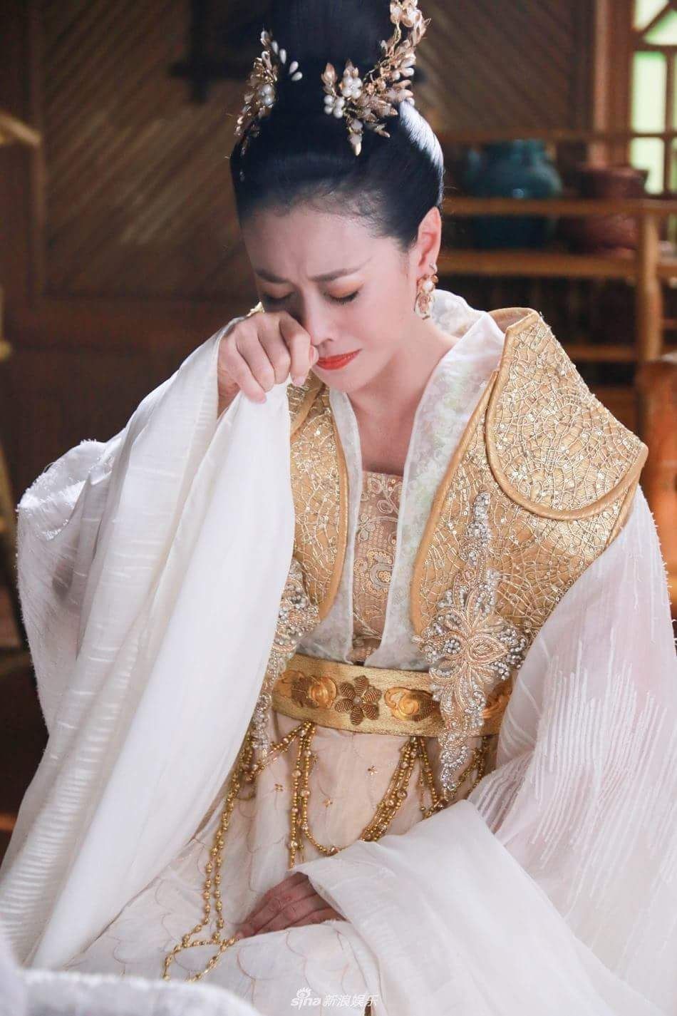 Traditional Chinese-Style Womens T-Shirts with Tangzhuang Elements