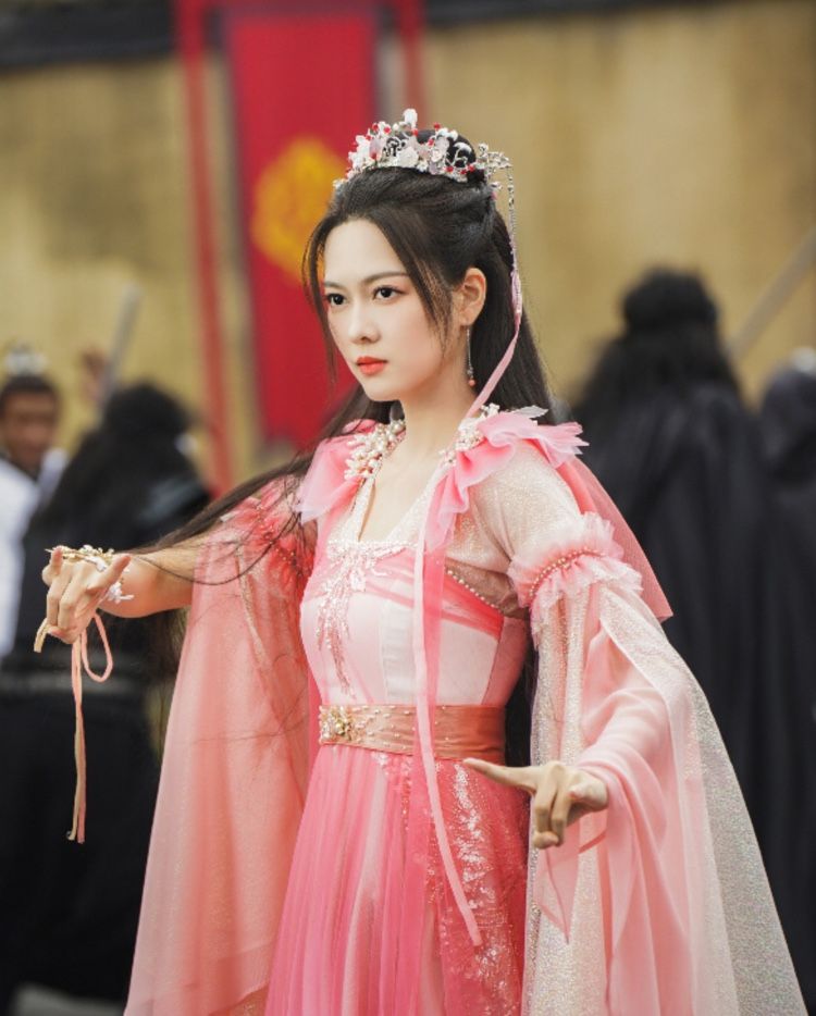 The Enigma of Zhao Lusis Ancient Costume:A Dive into the Mystery of Divine Elegance The Enigma of Zhao Lusis Ancient Costume:A Dive into the Mystery of Divine Elegance