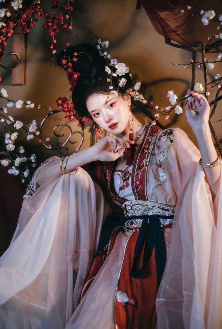 Ancient Chinese Hairstyles and Headwear:A Glimpse into Traditional Beauty