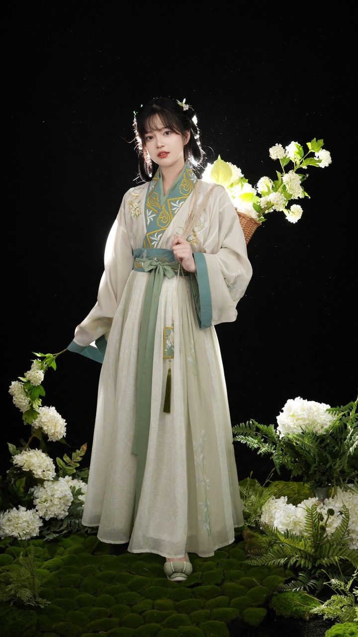 Reinventing the Cheongsam:The Latest in Modern Qipao-Inspired Dress Innovations