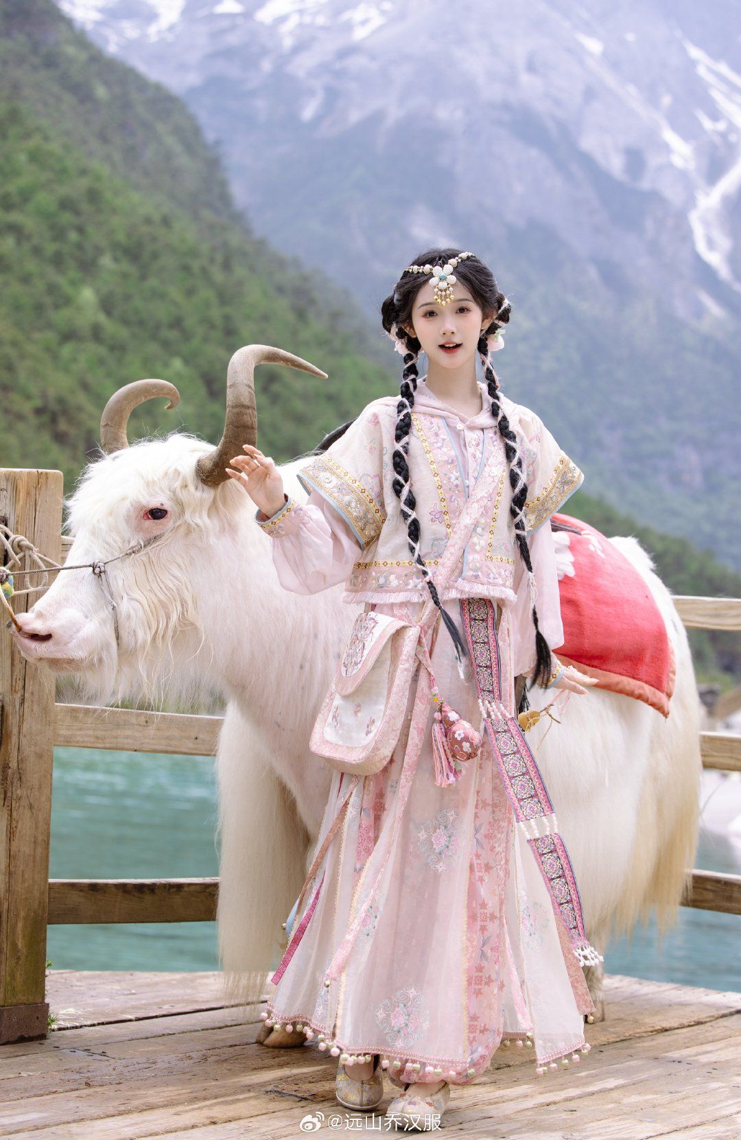Latest Trends in Girls Hanfu Skirts:A Guide to Modern Hanfu Dress Styles