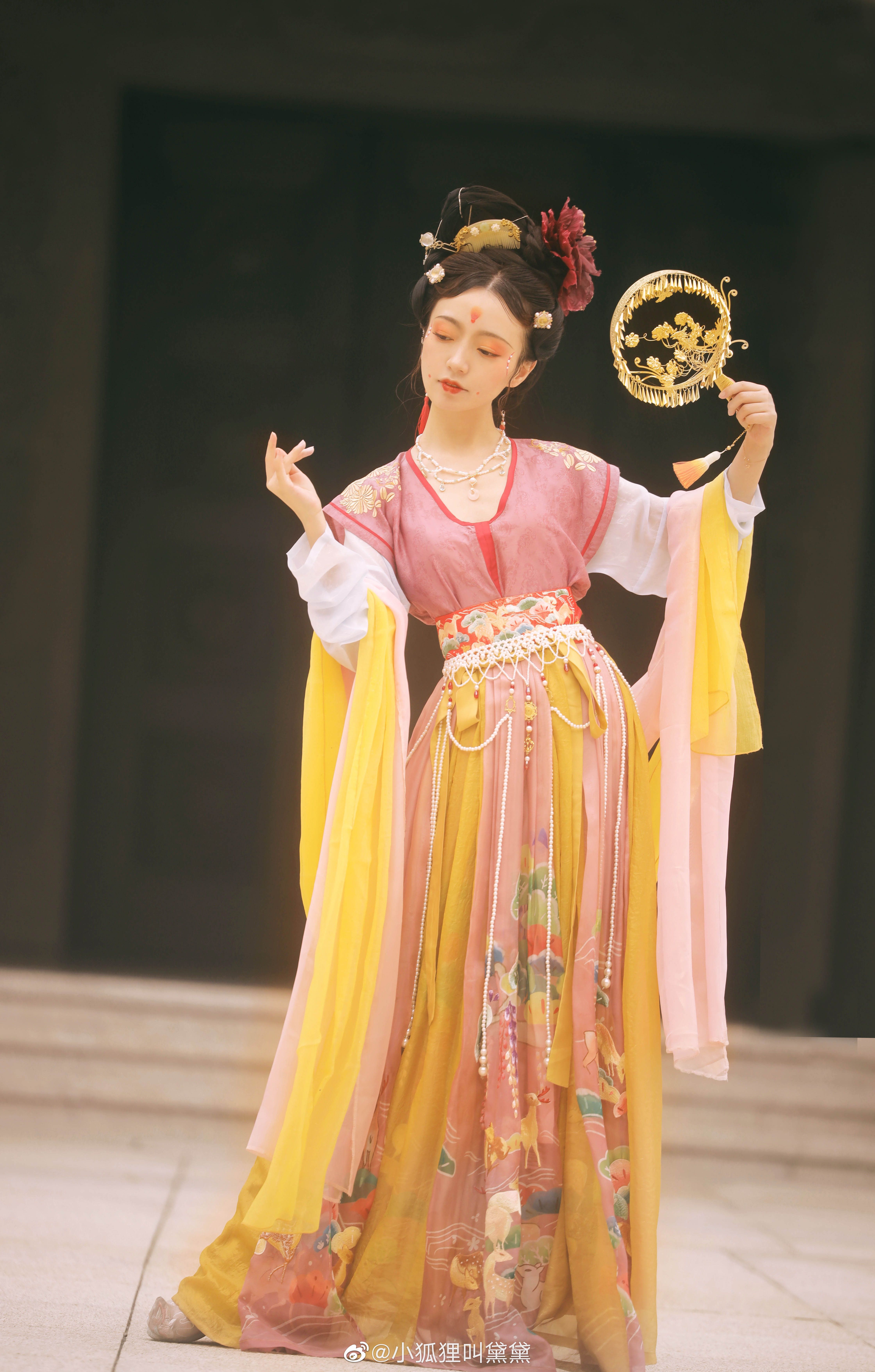 The Rise of Hanfu Fashion:Embracing the Traditional without Compromising Comfort The Rise of Hanfu Fashion:Embracing the Traditional without Compromising Comfort