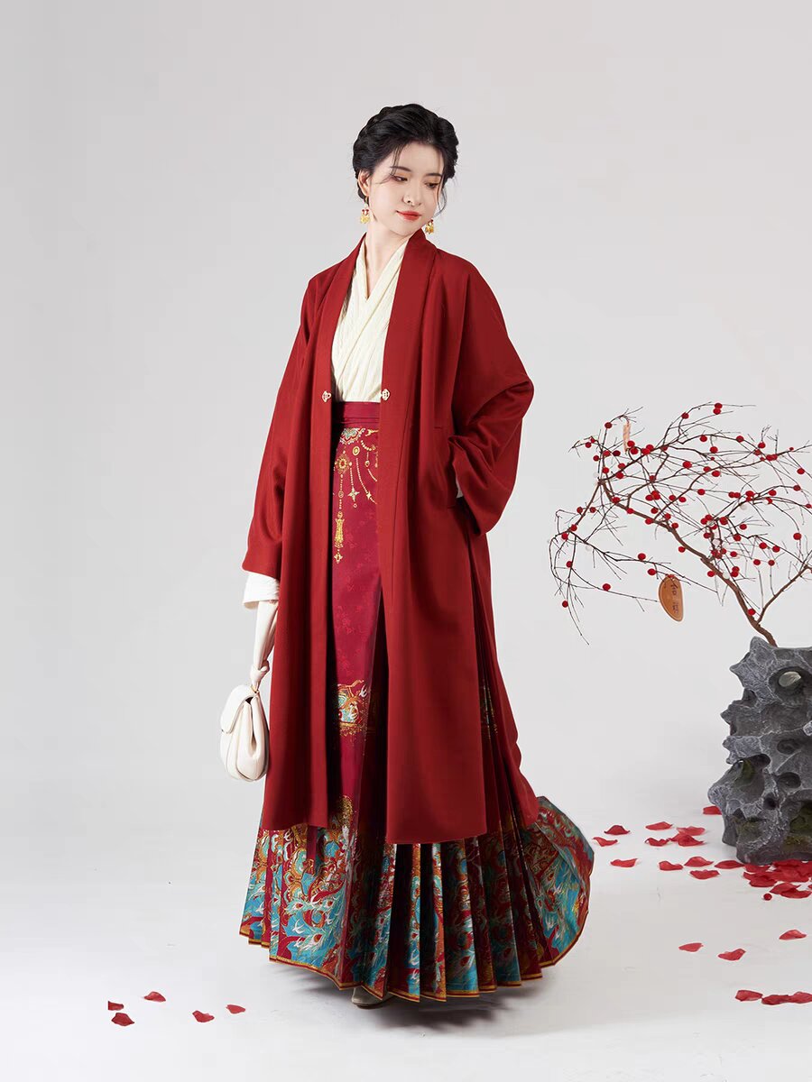 Red Horseface Skirt and Hairpin:A Blend of Ancient Elegance and Modern Charm Red Horseface Skirt and Hairpin:A Blend of Ancient Elegance and Modern Charm