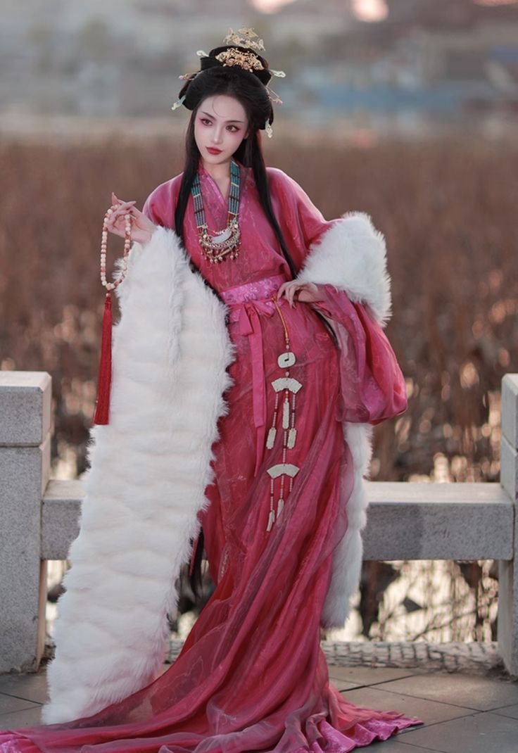 The Splendid Art of Hanfu Headwear:The Flower Headband as a Symbol of Elegance and Tradition The Splendid Art of Hanfu Headwear:The Flower Headband as a Symbol of Elegance and Tradition